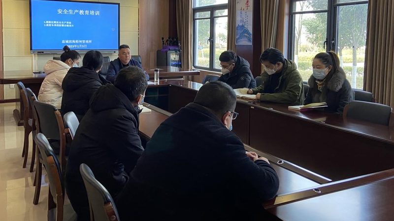 职业技能培训证书自学能考过吗？揭秘自学通关关键