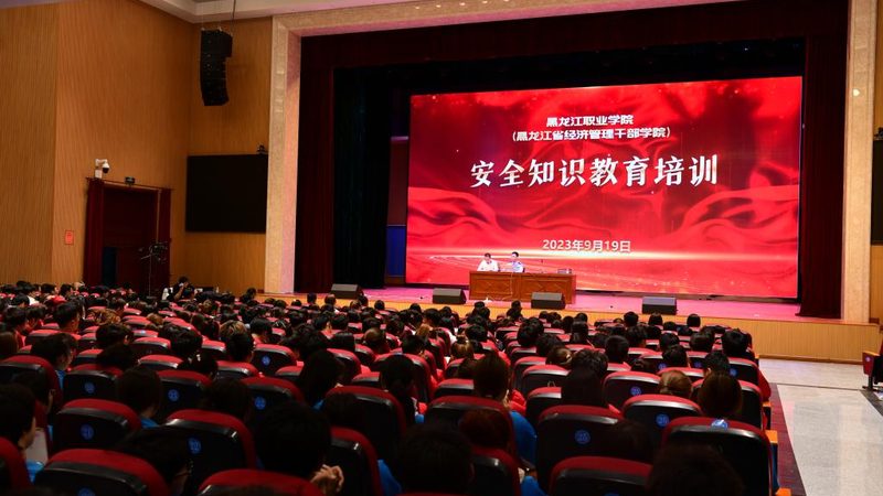 叉车安全操作规范图解：保障作业安全的关键指南