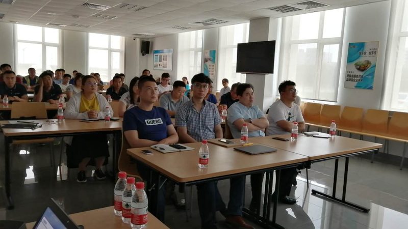 心理因素也是导致叉车实操考试不合格的重要原因。以下是一些心理因素：