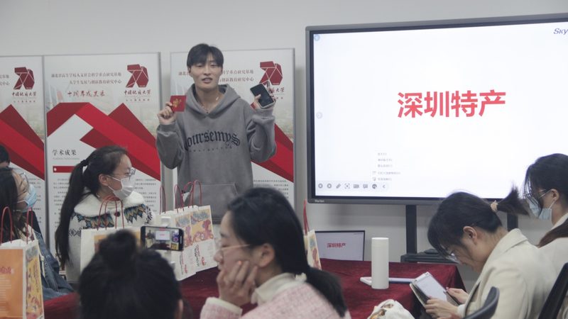 在翻译过程中，要注意语言规范，避免出现中式英语。以下是一些常见的中式英语表达：